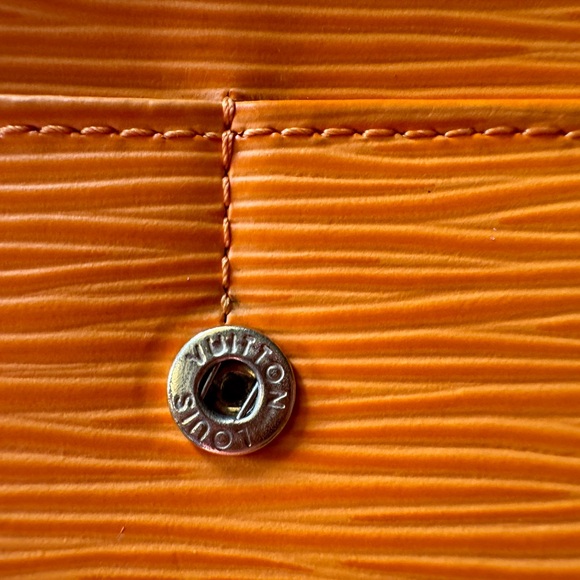 AUTHENTIC Vintage Louis Vuitton 2004 epi continental wallet ORANGE EPI. - Picture 11 of 16